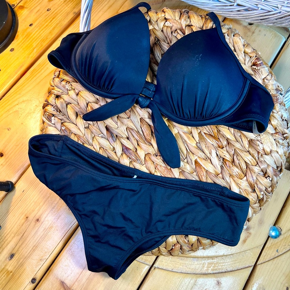 Shade & Shore bikini top and O’Neil bikini bottoms